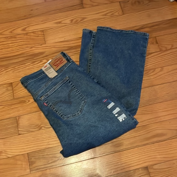 New with Tags Levi’s High Waisted Crop Flare size 18 - Picture 5 of 8